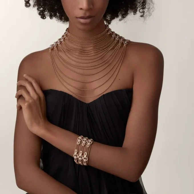 Agrafe-halsband, halvpavé Agrafe-halsband, halvpavé