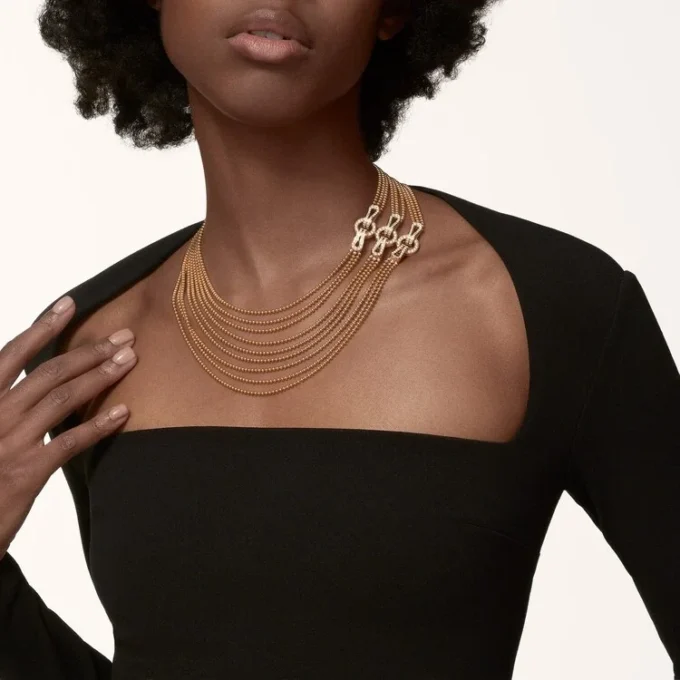 Agrafe-halsband, medelstor modell, halvpavé Agrafe-halsband, medelstor modell, halvpavé