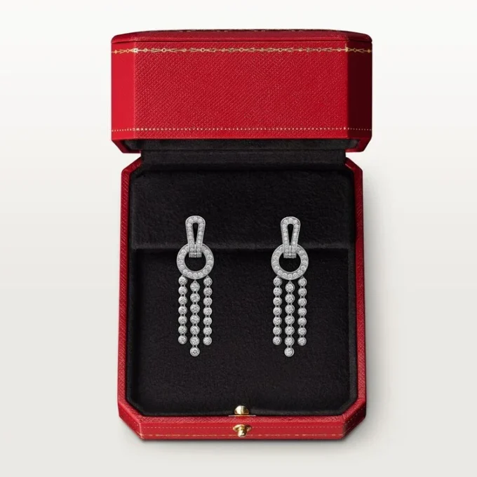 Agrafe-örhängen, briljantslipade diamanter, pavé Agrafe-örhängen, briljantslipade diamanter, pavé