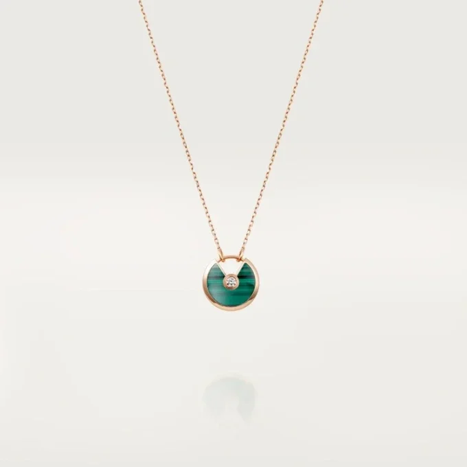 Amulette De Cartier-halsband, liten modell – rosa guld, malakit, diamant – Cartier Amulette De Cartier-halsband, liten modell – rosa guld, malakit, diamant – Cartier