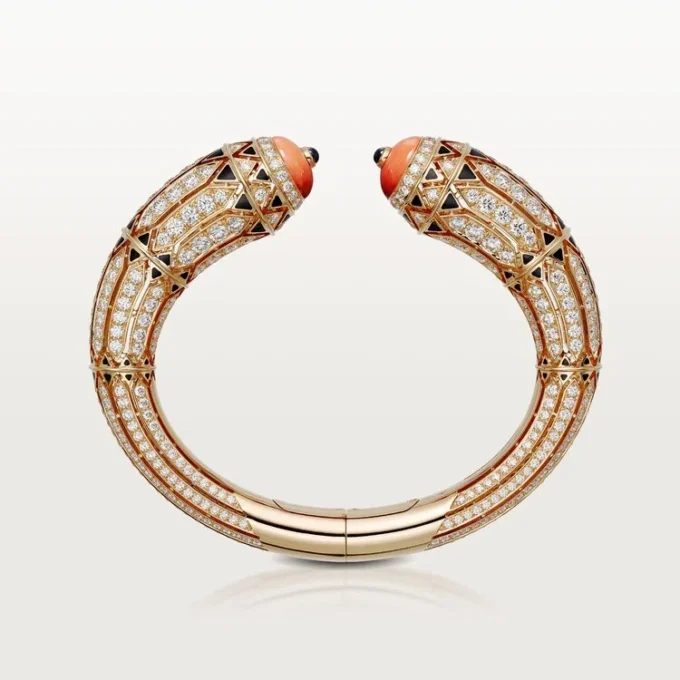 Armband i högklassig smyckesdesign – Roséguld, korall, onyx, svart lack, diamanter – Cartier Armband i högklassig smyckesdesign – Roséguld, korall, onyx, svart lack, diamanter – Cartier