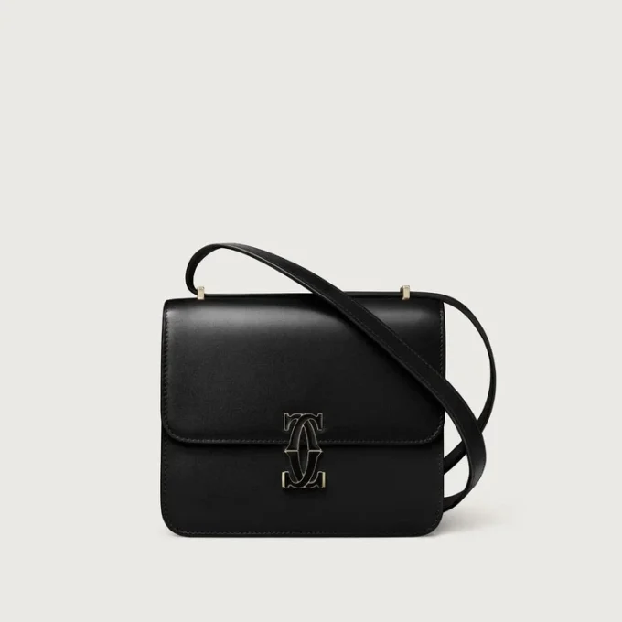 Axelväska, Mini, Double C De Cartier – Svart kalvskinn, guld- och svart emaljfinish – Cartier Axelväska, Mini, Double C De Cartier – Svart kalvskinn, guld- och svart emaljfinish – Cartier