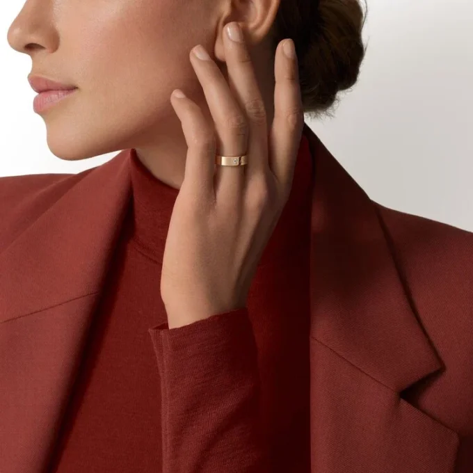 C De Cartier vigselring, 5 mm bredd, 1 diamant C De Cartier vigselring, 5 mm bredd, 1 diamant