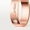 C De Cartier vigselring, 5 mm bredd, 1 diamant C De Cartier vigselring, 5 mm bredd, 1 diamant