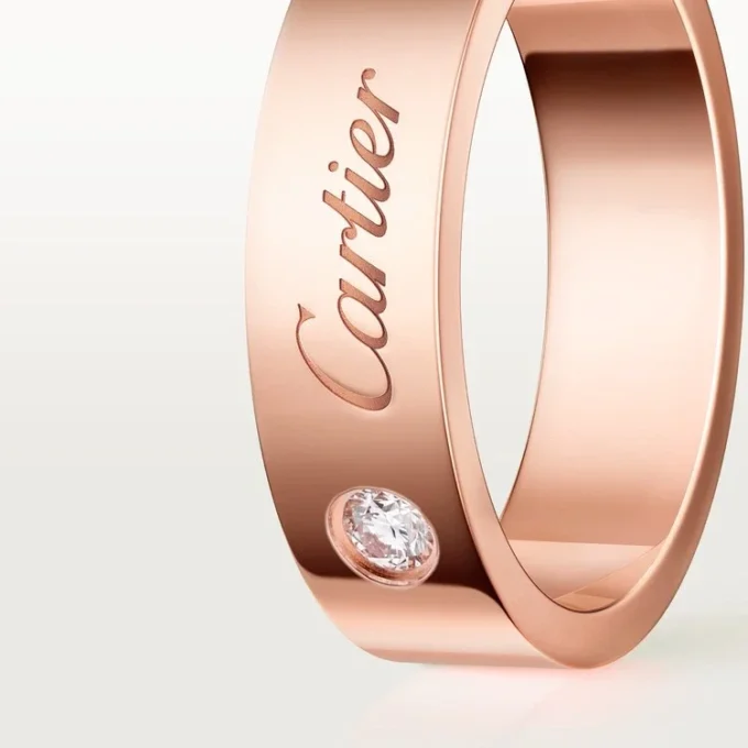 C De Cartier vigselring, 5 mm bredd, 1 diamant C De Cartier vigselring, 5 mm bredd, 1 diamant