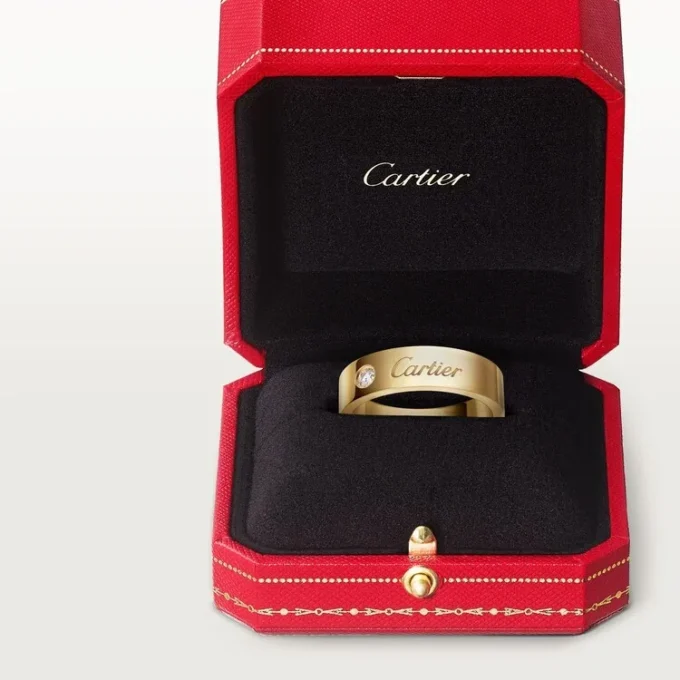 C De Cartier vigselring, 5 mm bredd, 1 diamant C De Cartier vigselring, 5 mm bredd, 1 diamant