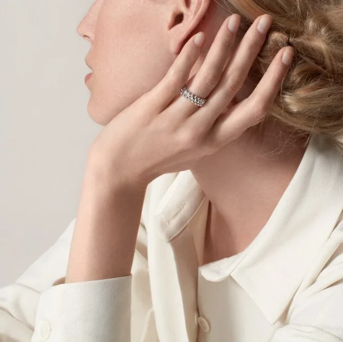 Clash De Cartier-ring, liten modell – vitguld – Cartier