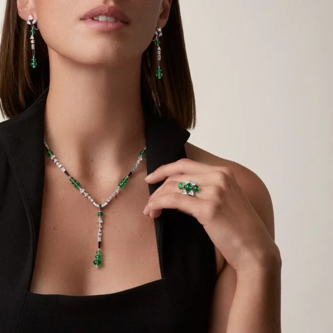 En Equilibre-halsband, smaragd, pavé En Equilibre-halsband, smaragd, pavé