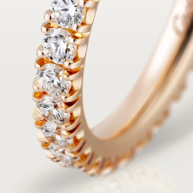 Etincelle De Cartier vigselring, 2,6 mm bredd, pavé Etincelle De Cartier vigselring, 2,6 mm bredd, pavé