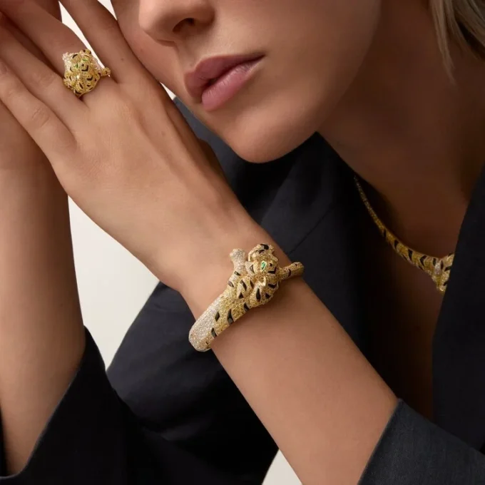 Faune Et Flore De Cartier-armband, gula, orange och bruna diamanter, pavé Faune Et Flore De Cartier-armband, gula, orange och bruna diamanter, pavé