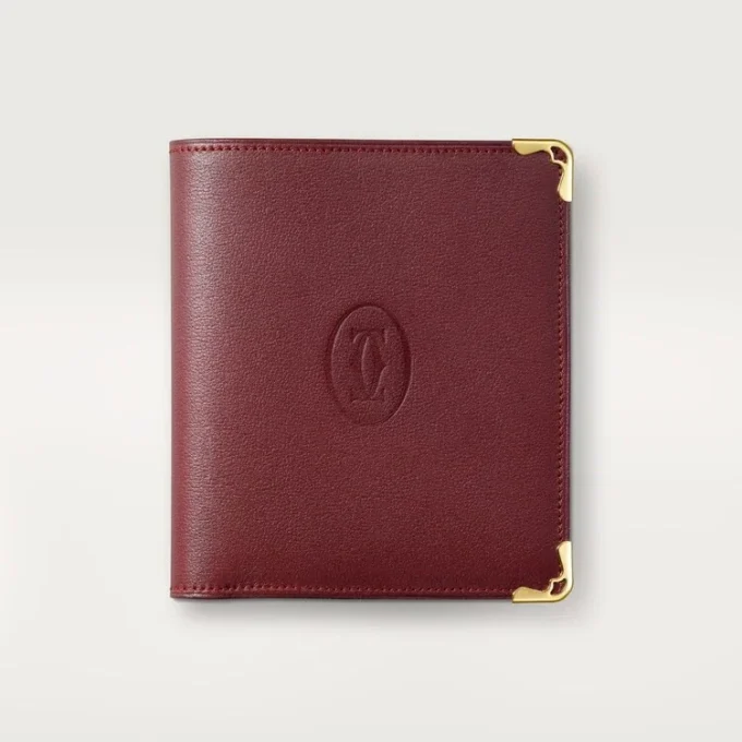 Flerfackig plånbok, Must De Cartier – vinrött kalvskinn, guldfärgad finish – Cartier Flerfackig plånbok, Must De Cartier – vinrött kalvskinn, guldfärgad finish – Cartier