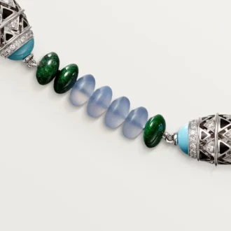 Högklassigt smycke – vitguld, kalcedon, skarn, turkos, svart lack, diamanter – Cartier Högklassigt smycke – vitguld, kalcedon, skarn, turkos, svart lack, diamanter – Cartier