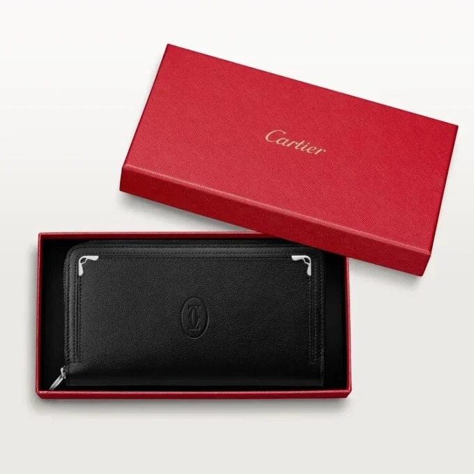 Internationell plånbok med dragkedja, Must De Cartier – svart kalvskinn, palladiumfinish – Cartier Internationell plånbok med dragkedja, Must De Cartier – svart kalvskinn, palladiumfinish – Cartier