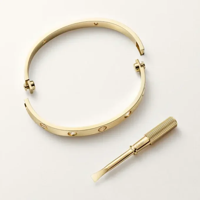 Kärleksarmband, klassisk modell, 4 diamanter Kärleksarmband, klassisk modell, 4 diamanter
