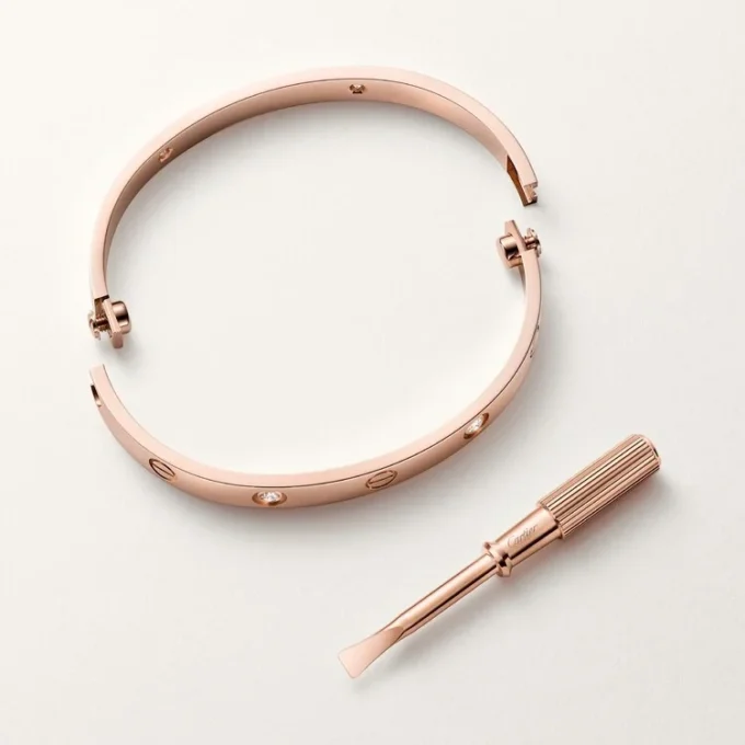 Kärleksarmband, klassisk modell, 4 diamanter Kärleksarmband, klassisk modell, 4 diamanter
