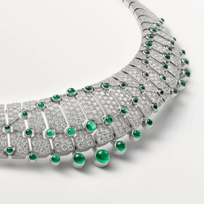 Le Voyage Recommence-halsband, smaragd, pavé