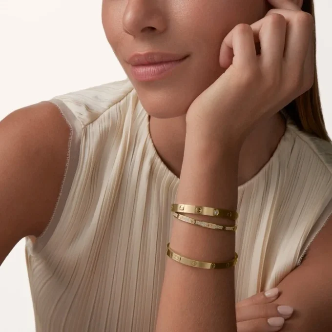 Love-armband, klassisk modell, borstad, 4 diamanter