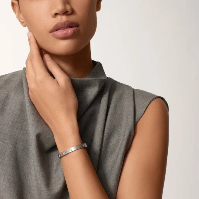 Love-armband, klassisk modell, borstad, 4 diamanter