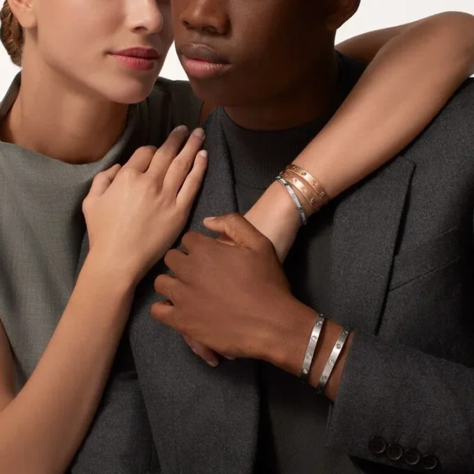 Love-armband, klassisk modell, borstad, 4 diamanter