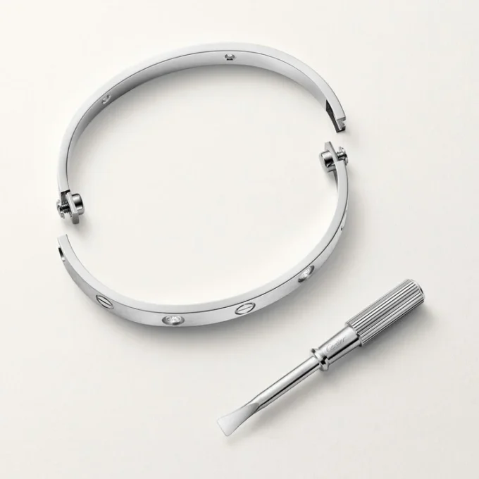 Love-armband, klassisk modell, borstad, 4 diamanter