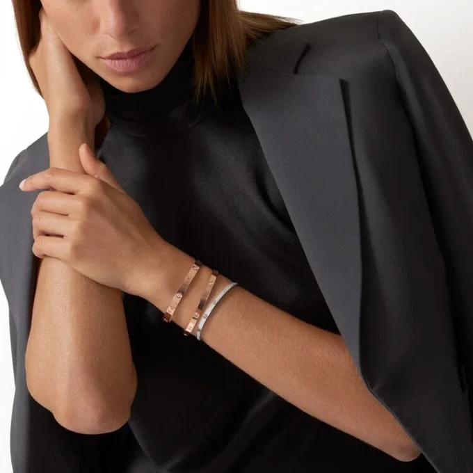 Kärleksarmband, klassisk modell, 4 diamanter Kärleksarmband, klassisk modell, 4 diamanter