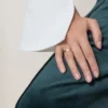 Love-vigselring i gult guld, liten modell | Cartier Us