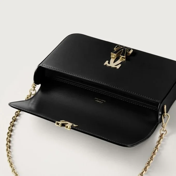 Mini-kedjeväska, Double C De Cartier – svart kalvskinn, guld- och svart emaljfinish – Cartier Mini-kedjeväska, Double C De Cartier – svart kalvskinn, guld- och svart emaljfinish – Cartier