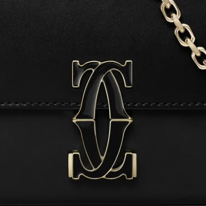 Mini-kedjeväska, Double C De Cartier – svart kalvskinn, guld- och svart emaljfinish – Cartier Mini-kedjeväska, Double C De Cartier – svart kalvskinn, guld- och svart emaljfinish – Cartier