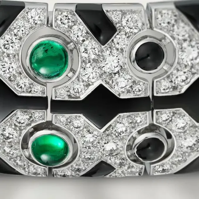 Panthere De Cartier-armband, smaragd, pavé Panthere De Cartier-armband, smaragd, pavé
