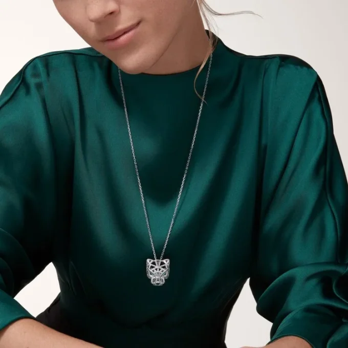 Panthere De Cartier-halsband – vitguld, smaragder, diamanter, onyx – Cartier Panthere De Cartier-halsband – vitguld, smaragder, diamanter, onyx – Cartier