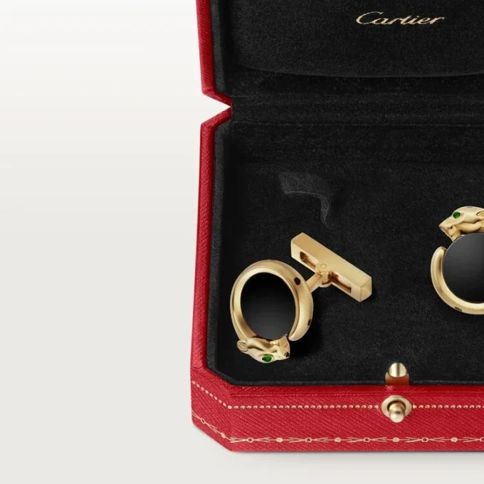 Panthere De Cartier manschettknappar – gult guld, onyx, tsavoriter och svart lack – Cartier Panthere De Cartier manschettknappar – gult guld, onyx, tsavoriter och svart lack – Cartier