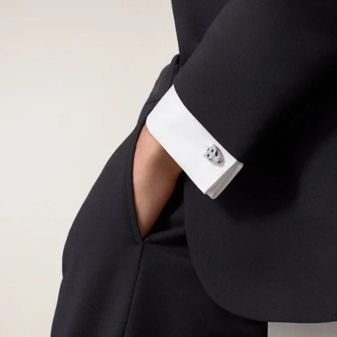 Panthere De Cartier manschettknappar – rodierat vitt guld, diamanter, smaragder, onyx – Cartier Panthere De Cartier manschettknappar – rodierat vitt guld, diamanter, smaragder, onyx – Cartier