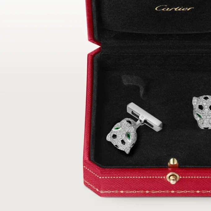 Panthere De Cartier manschettknappar – rodierat vitt guld, diamanter, smaragder, onyx – Cartier Panthere De Cartier manschettknappar – rodierat vitt guld, diamanter, smaragder, onyx – Cartier