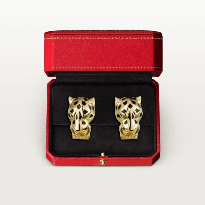 Panthere De Cartier-örhängen – gult guld, lack, diamanter, tsavoritgranater, onyx – Cartier Panthere De Cartier-örhängen – gult guld, lack, diamanter, tsavoritgranater, onyx – Cartier