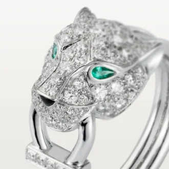 Panthere De Cartier-ring – vitguld, diamanter, smaragder, onyx – Cartier Panthere De Cartier-ring – vitguld, diamanter, smaragder, onyx – Cartier