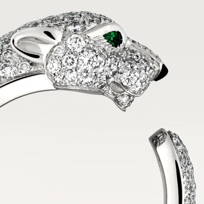 Panthere De Cartier-ring – vitguld, diamanter, smaragder, onyx – Cartier
