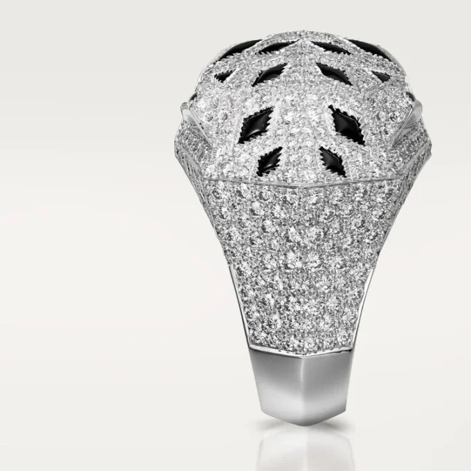 Panthere De Cartier-ring – vitguld, diamanter, smaragder, onyx – Cartier