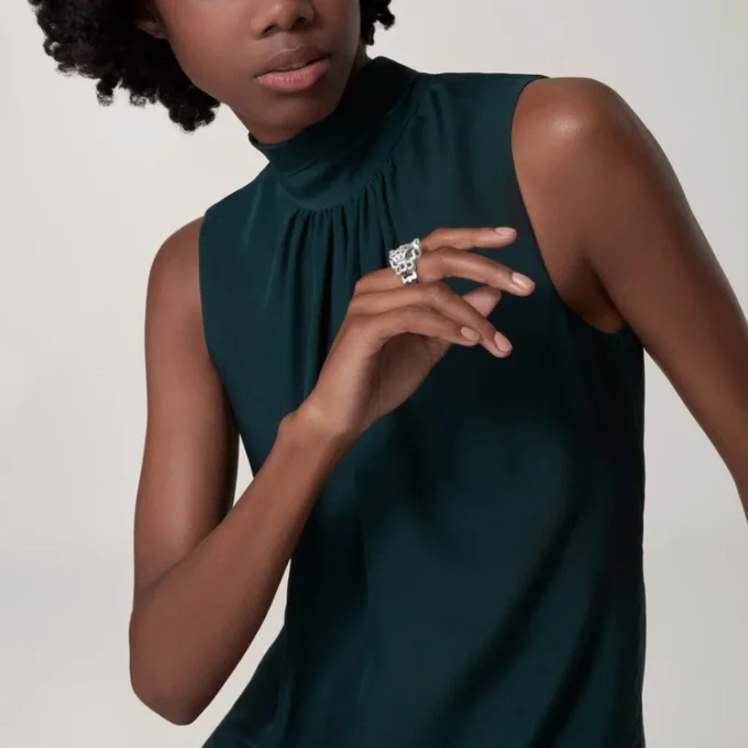 Panthere De Cartier-ring – vitguld, onyx, smaragder, diamanter – Cartier