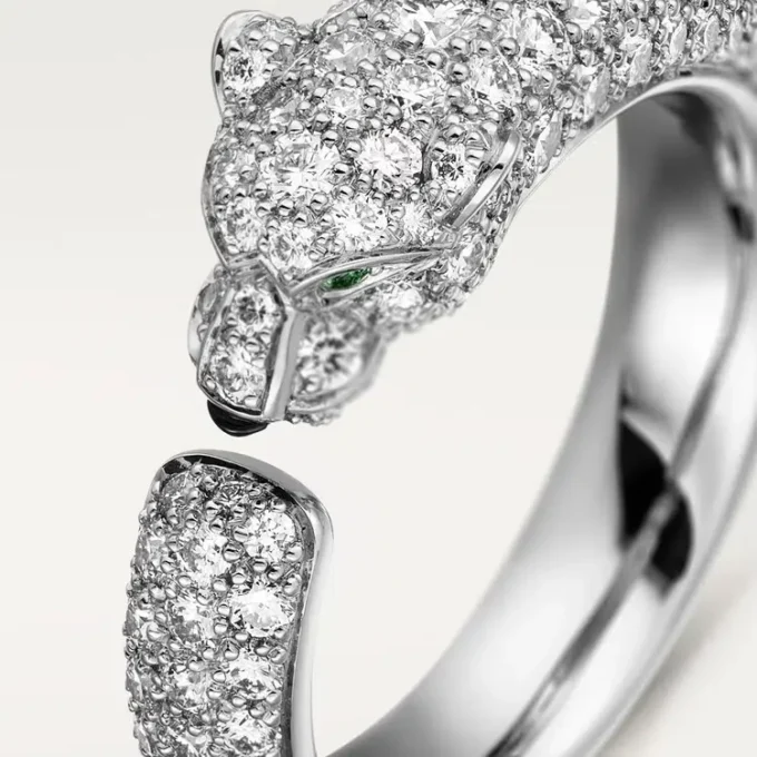 Panthere De Cartier-ring – vitguld, smaragder, onyx, diamanter – Cartier Panthere De Cartier-ring – vitguld, smaragder, onyx, diamanter – Cartier
