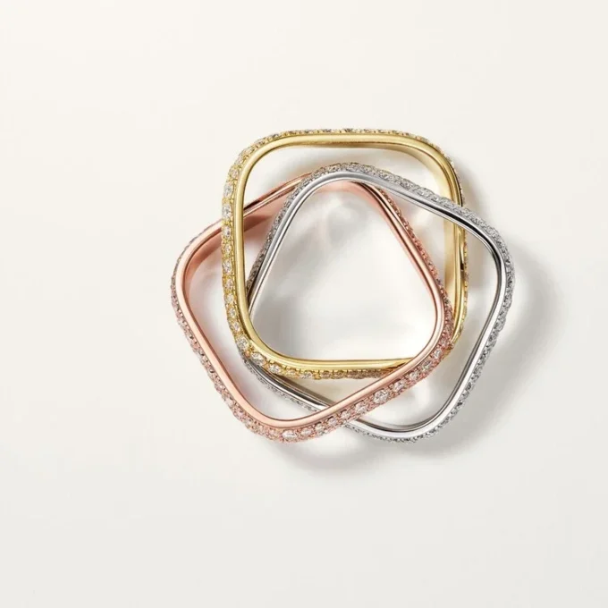Trinity Cushion-ring, klassisk modell, pavé Trinity Cushion-ring, klassisk modell, pavé