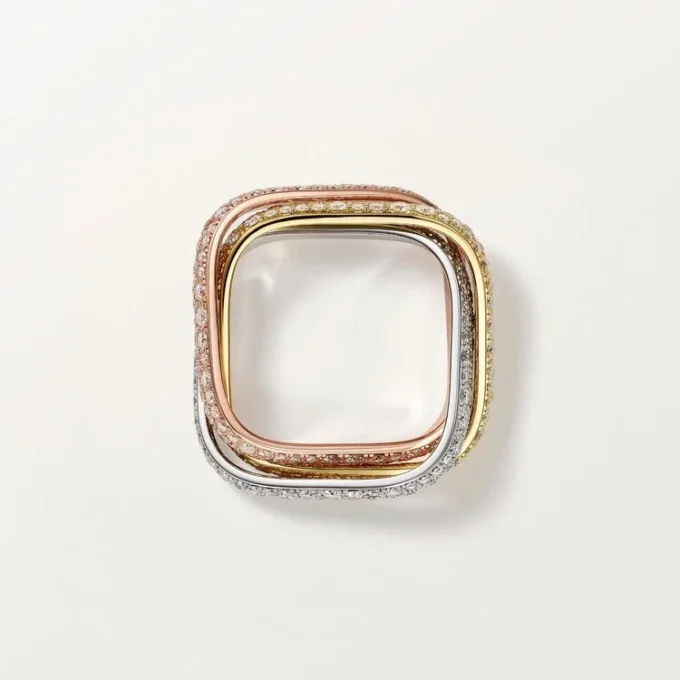 Trinity Cushion-ring, klassisk modell, pavé Trinity Cushion-ring, klassisk modell, pavé