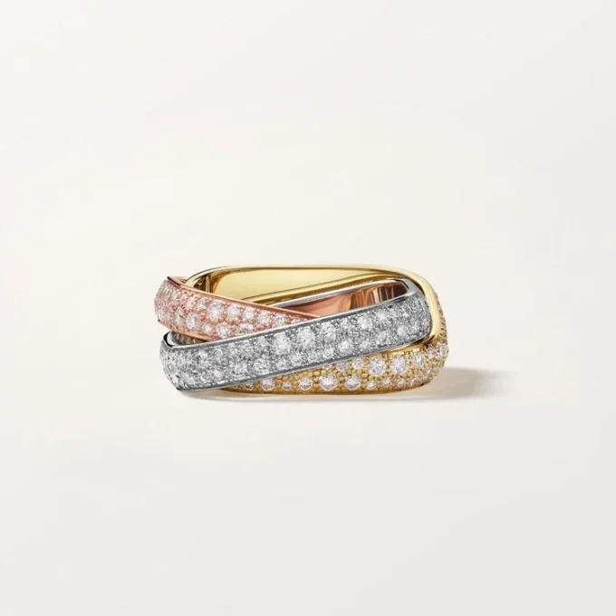 Trinity Cushion-ring, klassisk modell, pavé Trinity Cushion-ring, klassisk modell, pavé