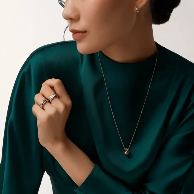 Trinity-ring i trefärgat guld, klassisk modell | Cartier Us Trinity-ring i trefärgat guld, klassisk modell | Cartier Us
