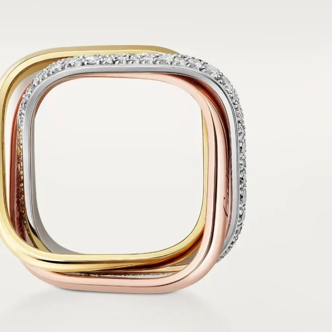 Trinity-ring, kuddeformad, medelstor modell, halvpavé Trinity-ring, kuddeformad, medelstor modell, halvpavé